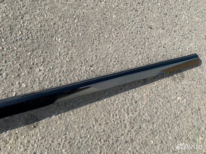 Накладка стекла двери задней правой W205