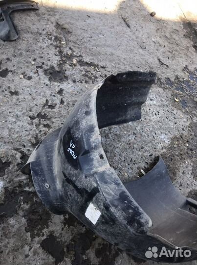 Volkswagen polo sedan подкрылок передний