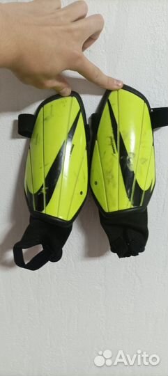 Футбольные щитки