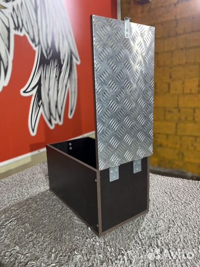 Рундук - ступенька для выхода на нос