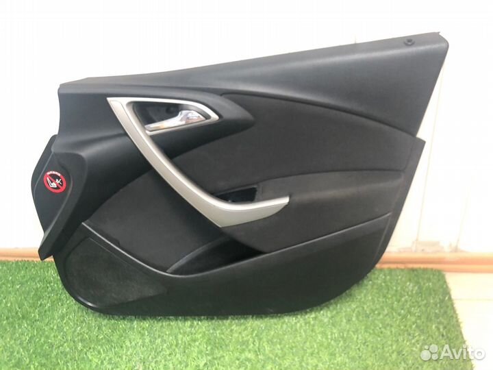 Обшивка двери передняя правая Opel Astra J хэтчбек
