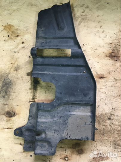 Пыльник двигателя левый Hyundai Sonata 4