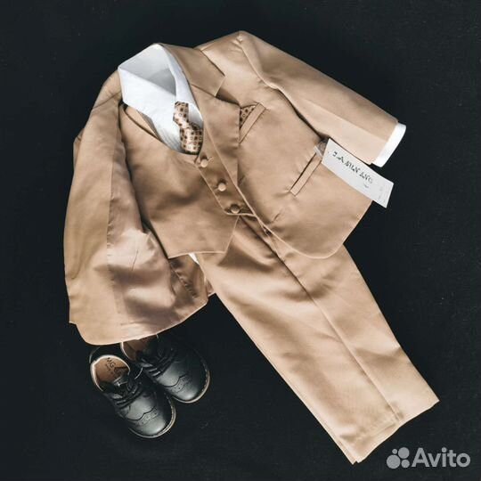 Костюм и ботиночки на годик новые