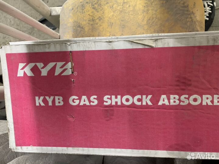 Амортизатор задний левый тойота карина E ST-190