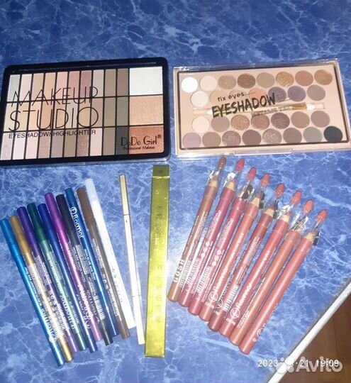 Карандаши для губ, глаз, бровей, палетки теней