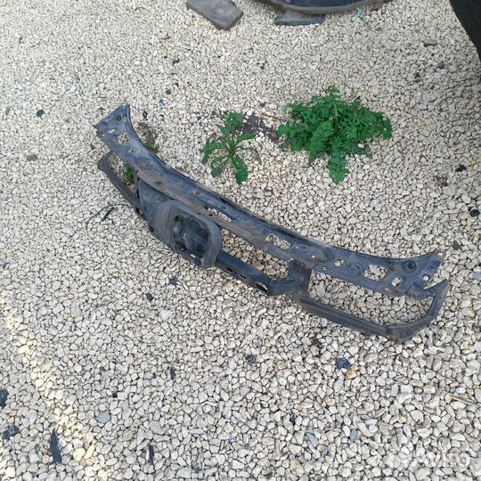 Рамка радиатора. Телевизор Volkswagen Passat B3