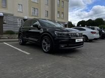 Volkswagen Tiguan 2.0 AMT, 2018, 212 000 км, с пробегом, цена 2 500 000 руб.