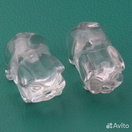 Фигурка из прозрачного кварца (горный хрусталь)