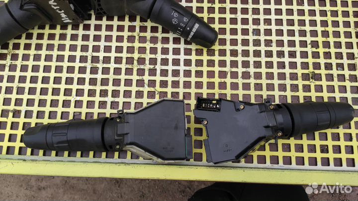 Переключатель поворотов подрулевой Nissan Primera