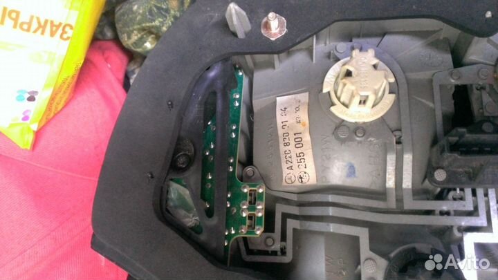 Mercedes-Benz W220 задний фонарь 255121L