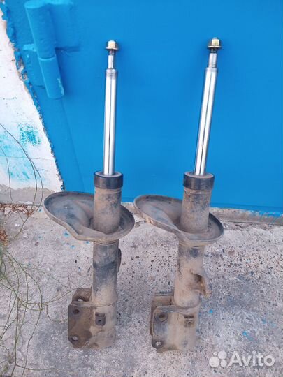 Передние стойки hyundai tucson 1