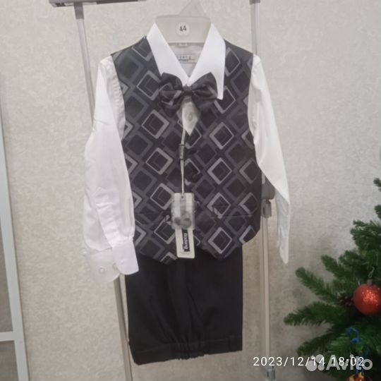 Костюм для мальчика 2- 3 года