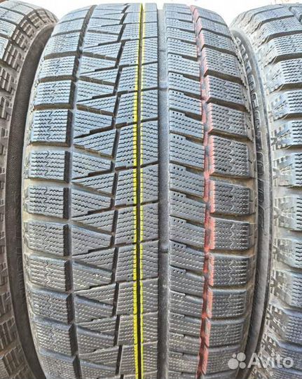 Bridgestone Blizzak Revo GZ 235/50 R17 98V