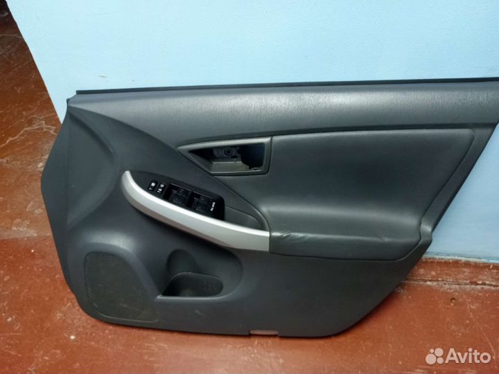Дверные карты prius 30