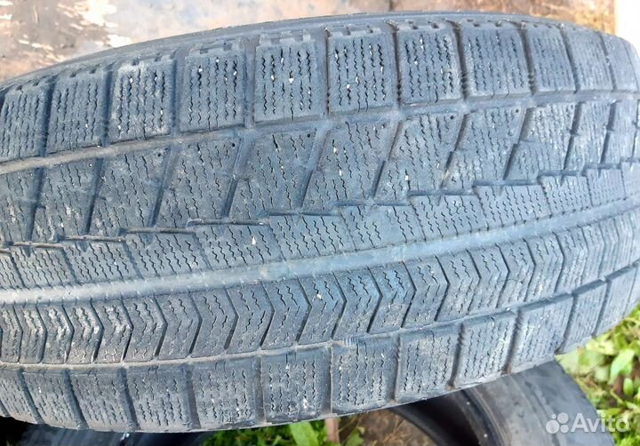 Bridgestone Blizzak VRX 215/65 R16 98S