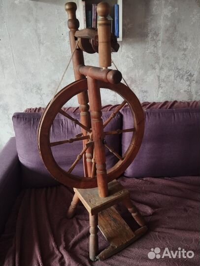 Прялка старинная в рабочем состоянии