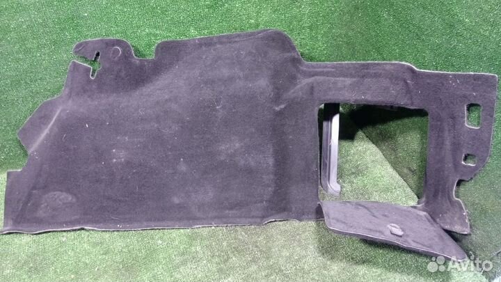 Обшивка багажника правая Ford Focus