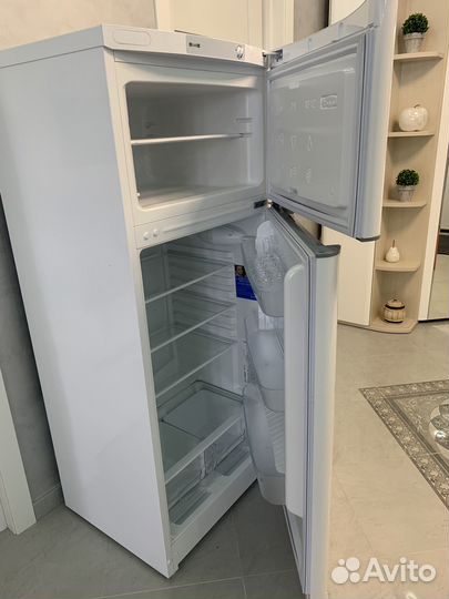 Комбинированный холодильник с морозильной камерой