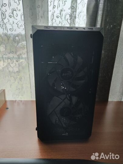 Игровой пк с монитором и клавиатурой
