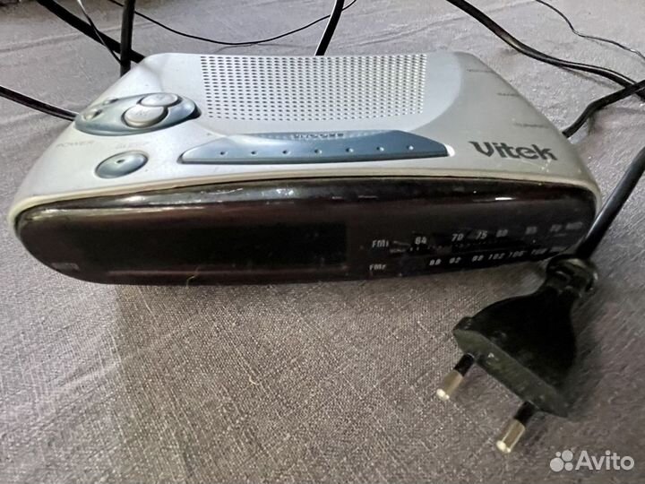 Радио часы Vitek