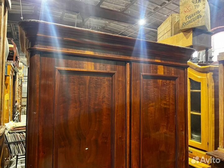 Шкаф старинный