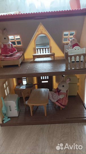 Домик с мебелью мама зайчиха и двое зайчат