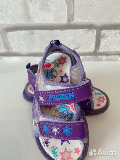 Сандалии детские новые