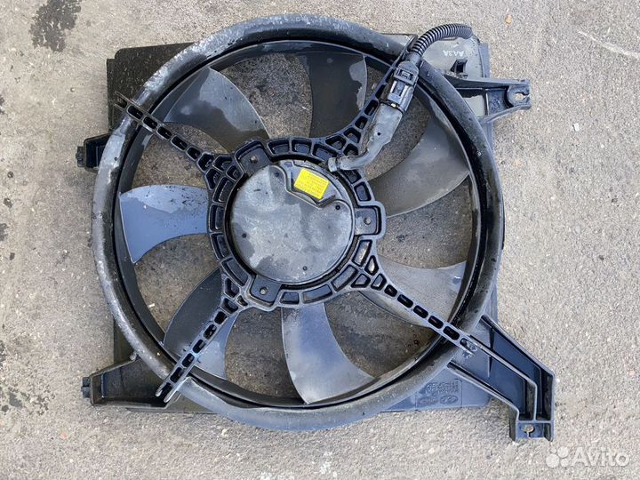 Диффузор радиатора Hyundai Elantra XD 253802D400