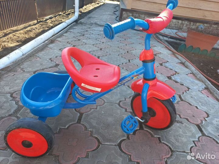 Трехколесный велосипед