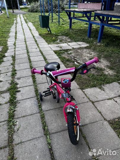 Детский велосипед с доп. колесиками