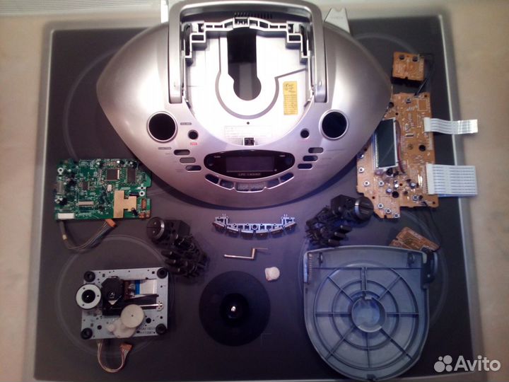 Магнитола LG LPC-LM340X (на з/ч или под восстановл