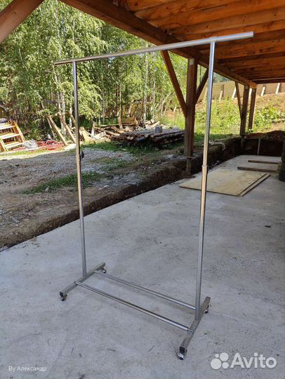 Вешалка для одежды напольная