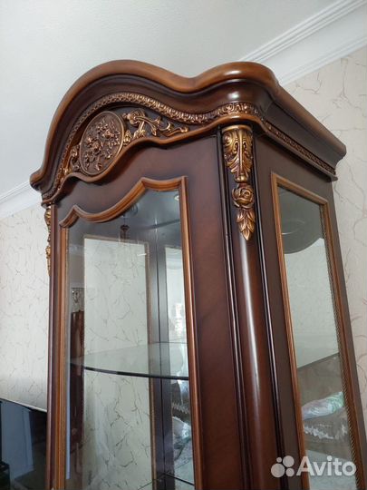 Стеклянная витрина