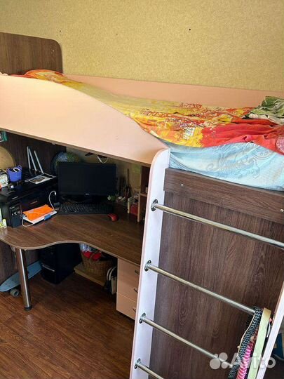 Продам двухярусную кроватьсрочно