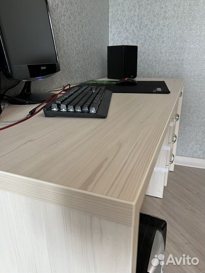 Письменный стол