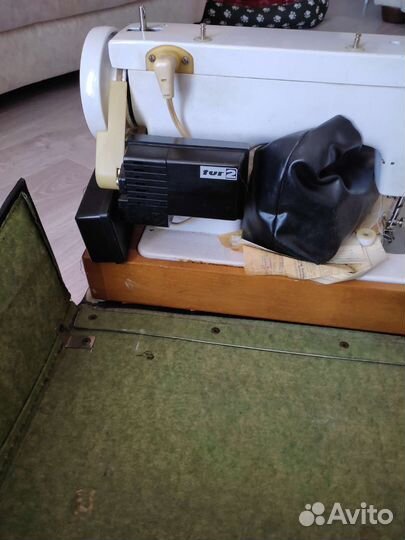 Швейная машина Чайка 142м