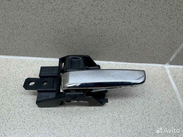 Ручка двери внутренняя передняя левая Mitsubishi