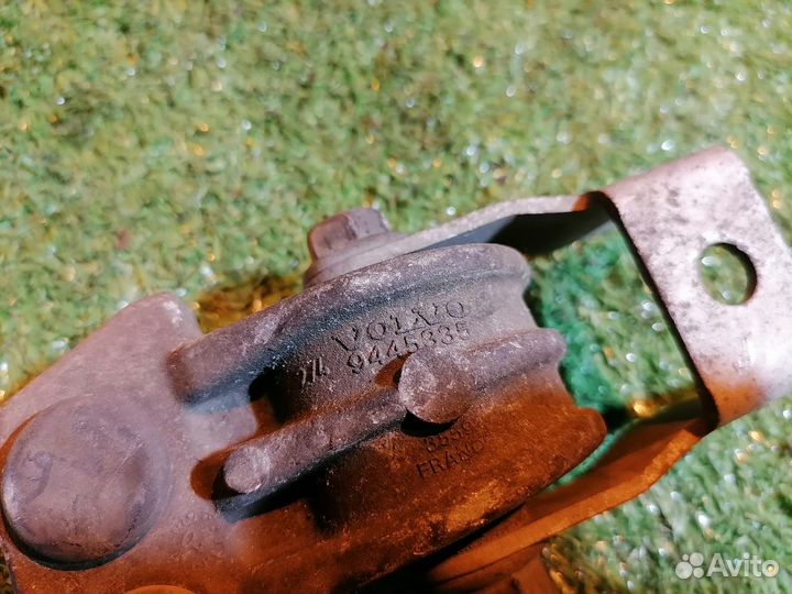 Опора кпп (подушка) 9445335 Volvo S60 V70 XC70 XC9