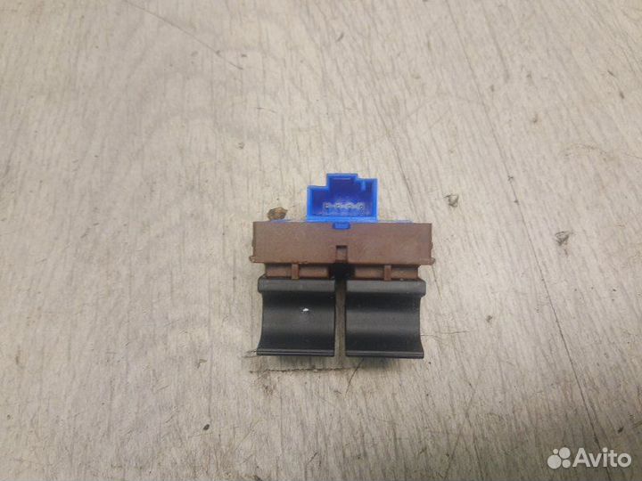 Кнопка открывания багажника Volkswagen Passat Cc