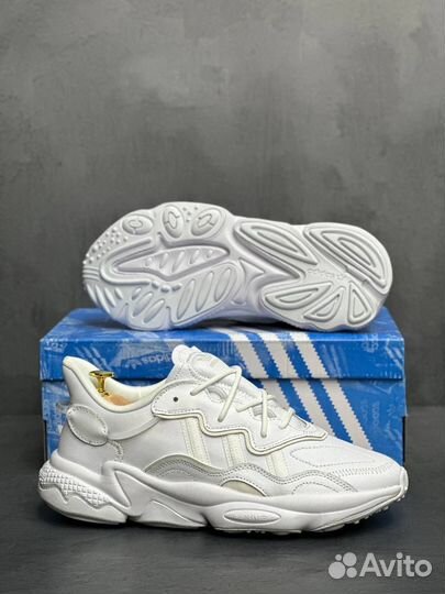 Кроссовки adidas ozweego
