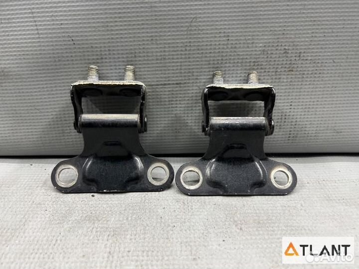 Петля дверная передний правый toyota avensis