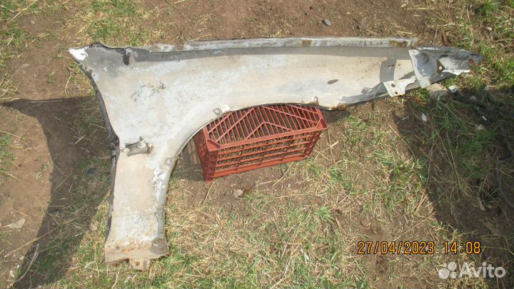 Крыло Mazda 323F BG переднее левое