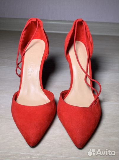 Туфли женские красные на шпильке 38 размер