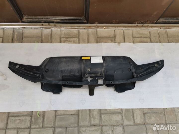 Подкапотная накладка Toyota Land Cruiser 200 08-15