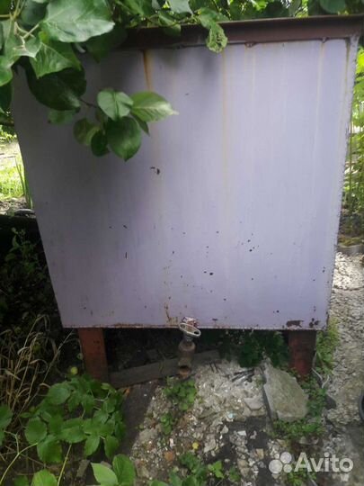 Металлический бак