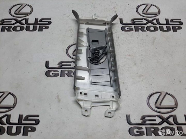 Обшивка стойки прав. Lexus RX350