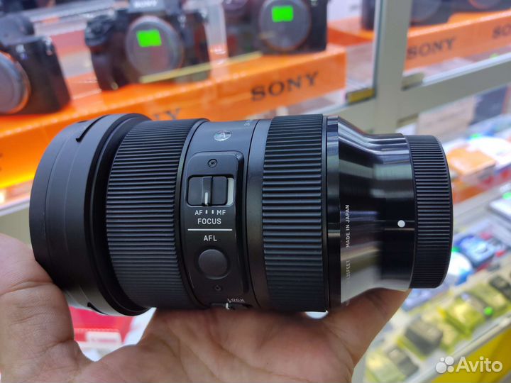 Sigma AF 24-70mm f/2.8 DG DN Art Sony E витрина