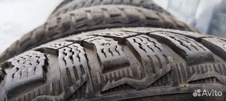 Michelin X-Ice North 4 215/60 R16