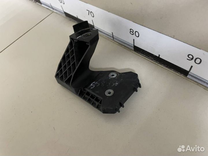 Кронштейн фар правый Skoda Karoq 2017