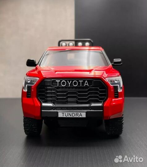 Металлическая машинка Toyota Tundra